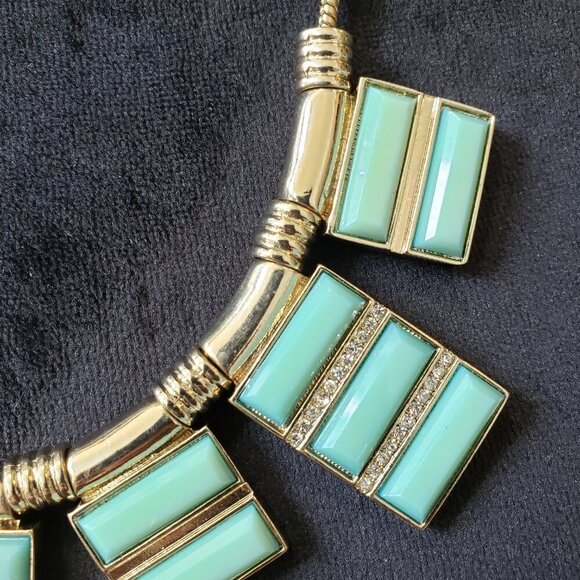 Womens Green Acrylic Gold Tone Bib Chain Statement Necklace with Lobster Clasp - Picture 4 of 7